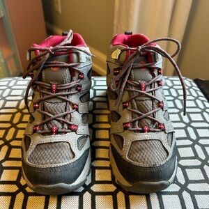 Merrell Moab 3 Mid Hiking Boot size 2.5 Wide